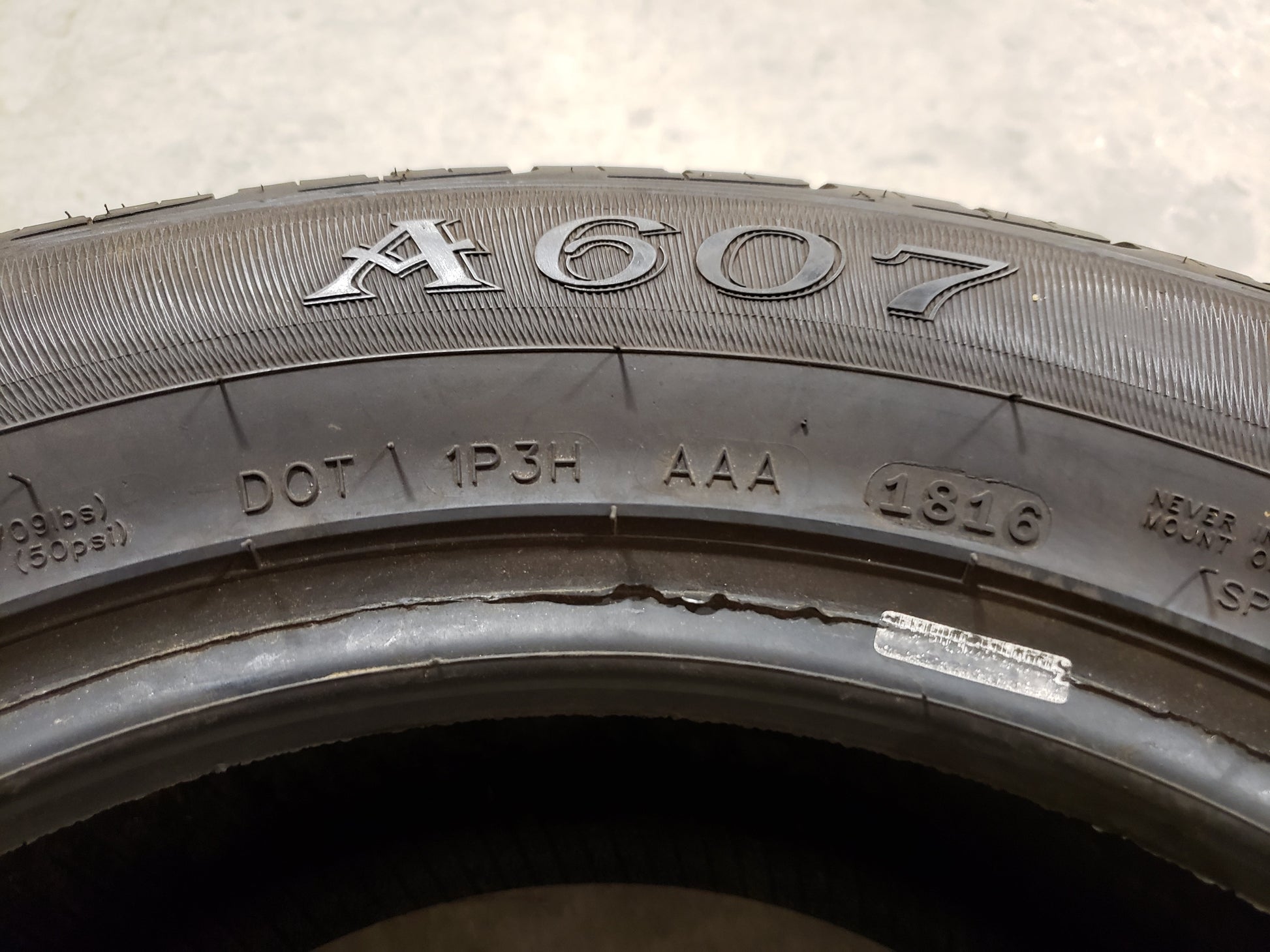 SINGLE 225/55R16 APLUS A607 99W XL - Used Tires