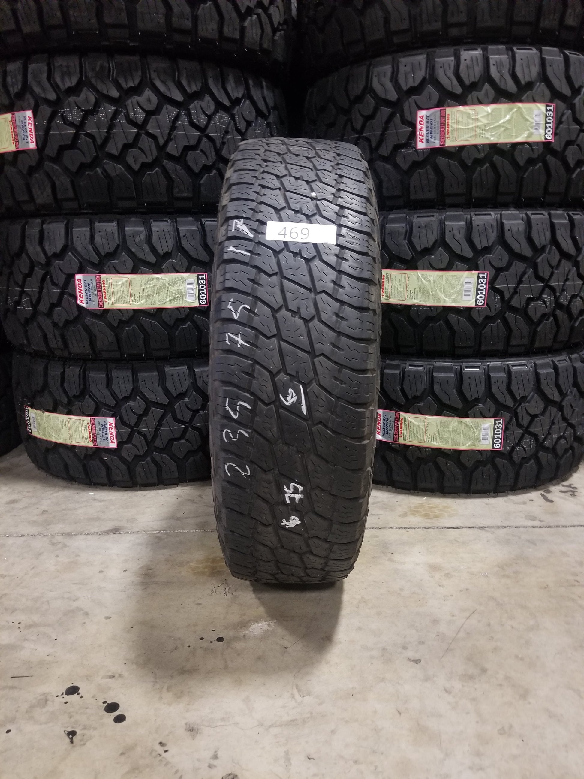 SINGLE 235/75R17 Nitto Terra Grappler A/T 108 S SL - Used Tires