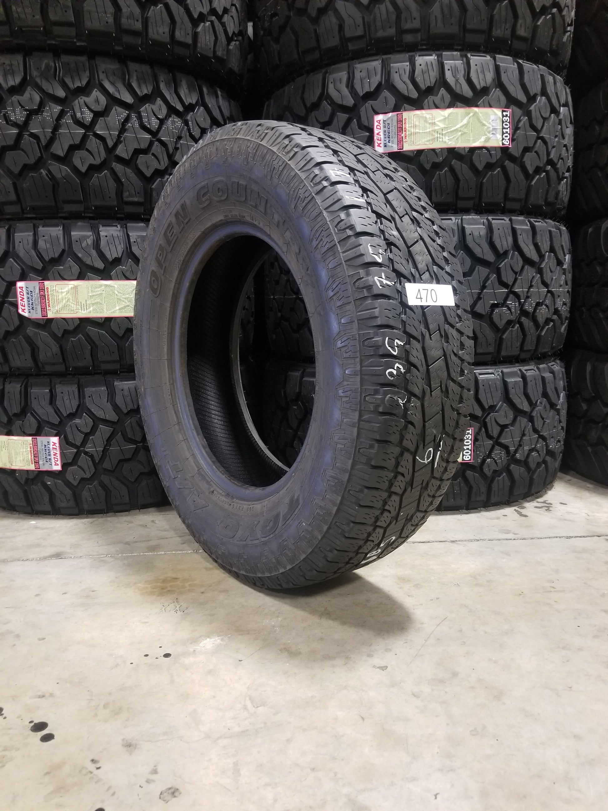 SINGLE 235/75R17 Toyo Open Country A/T 108 S SL - Used Tires
