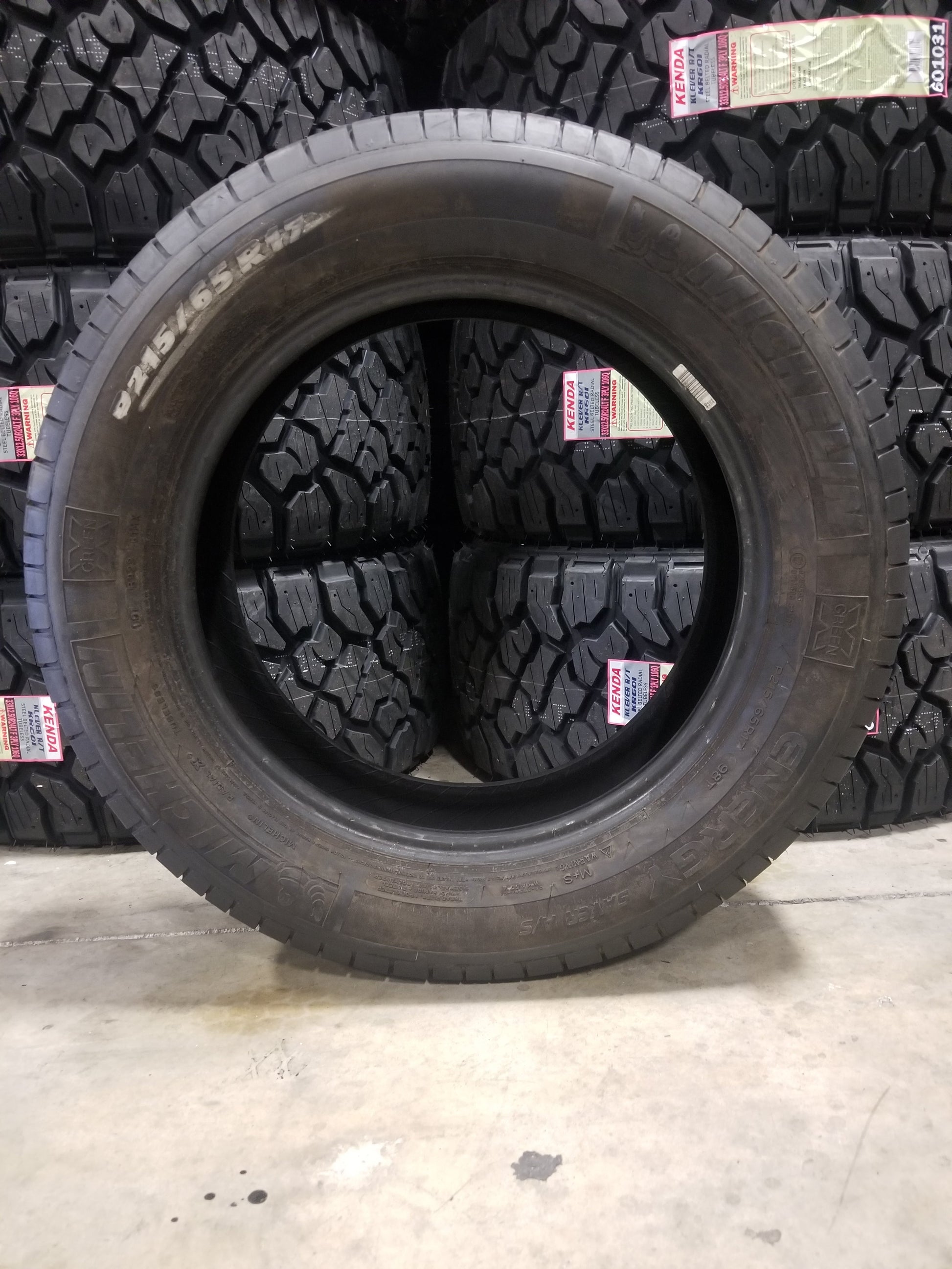 SINGLE 215/65R17 Michelin Energy Saver A/S 98 T 1653 LBS - Used Tires