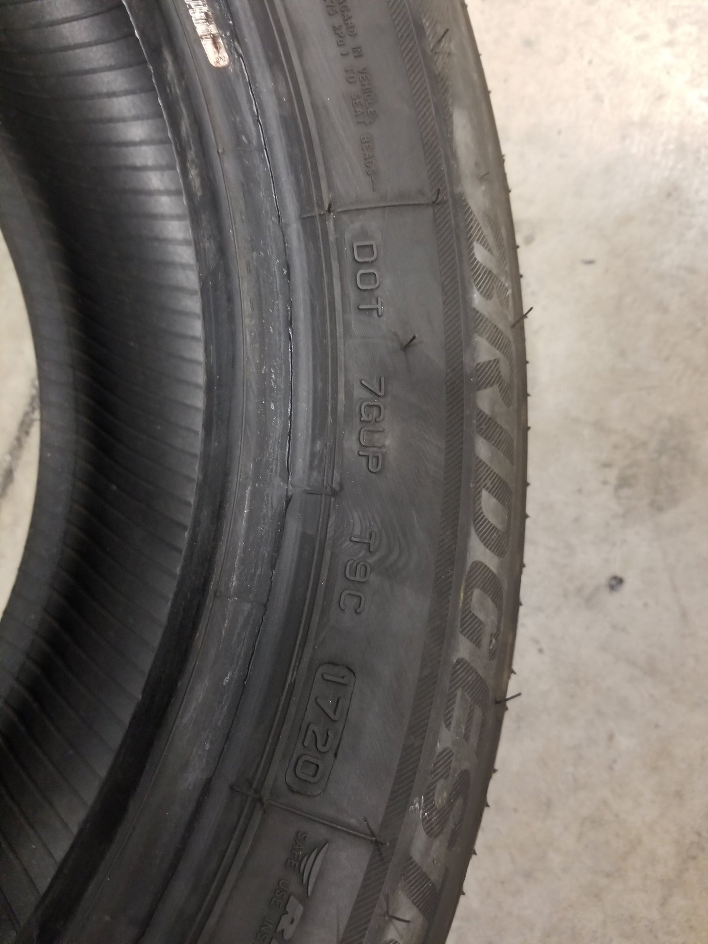 SET OF 4 225/55R17 Bridgestone Blizzak LM001 RFT 97 H 1609 LBS - Used Tires