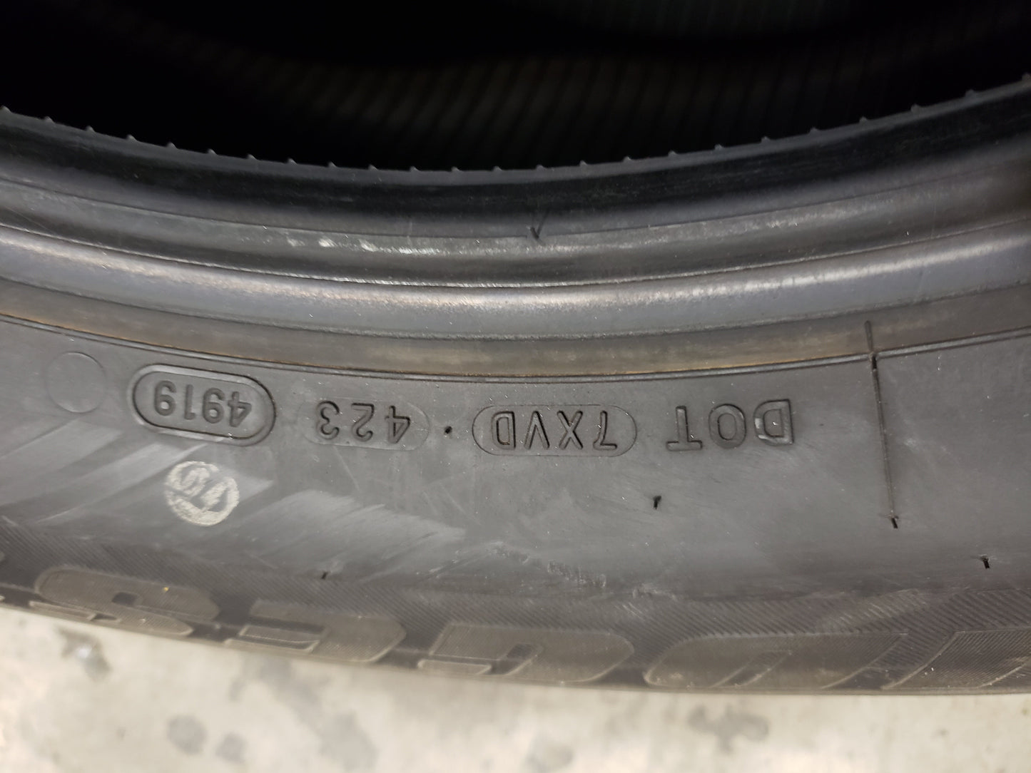 SINGLE 245/60R18 Bridgestone Dueler H/L 422 104 T - Used Tires