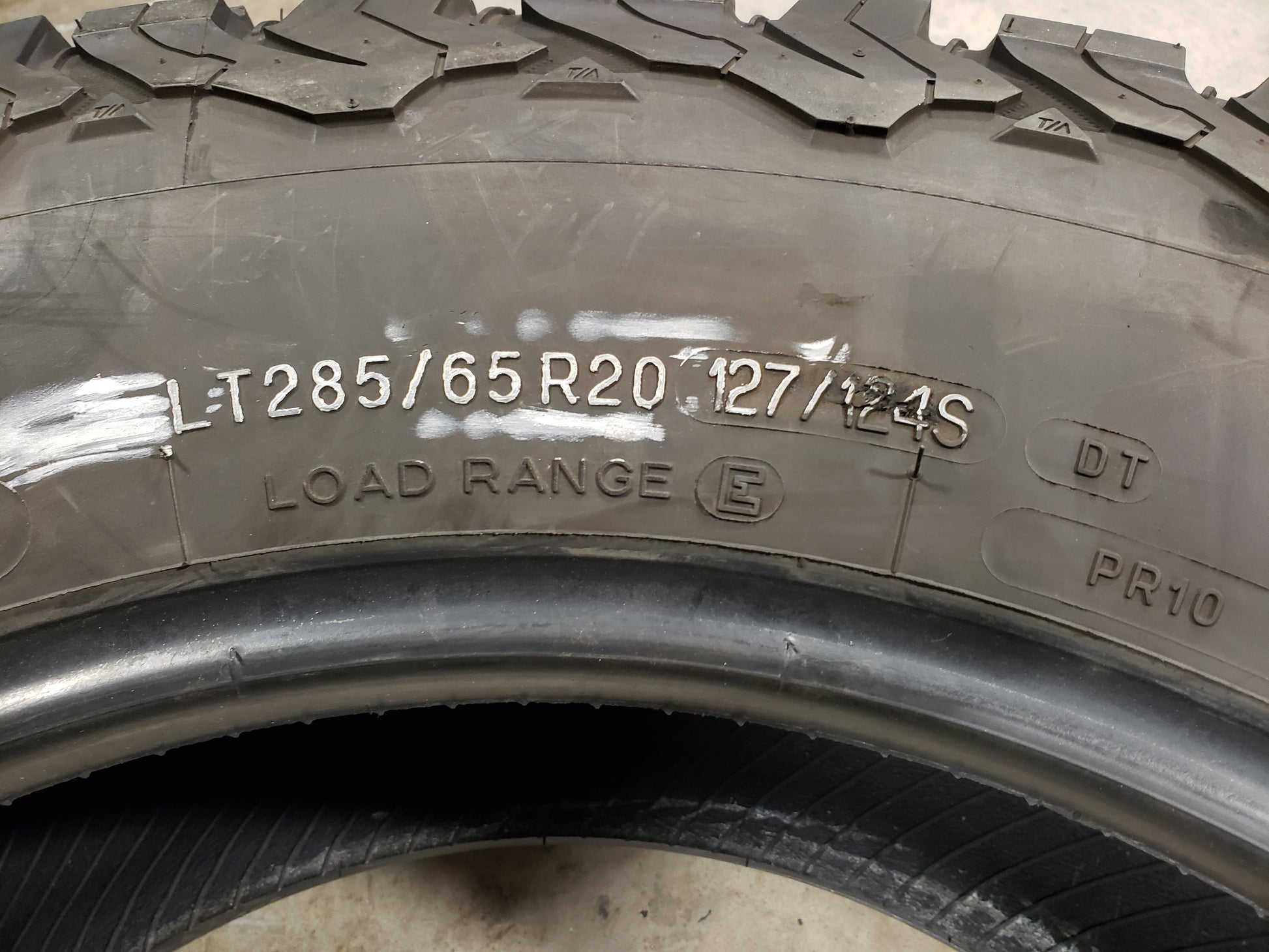 SINGLE 285/65R20 BFGoodrich All-Terrain T/A K02 127/124 S E - Used Tires