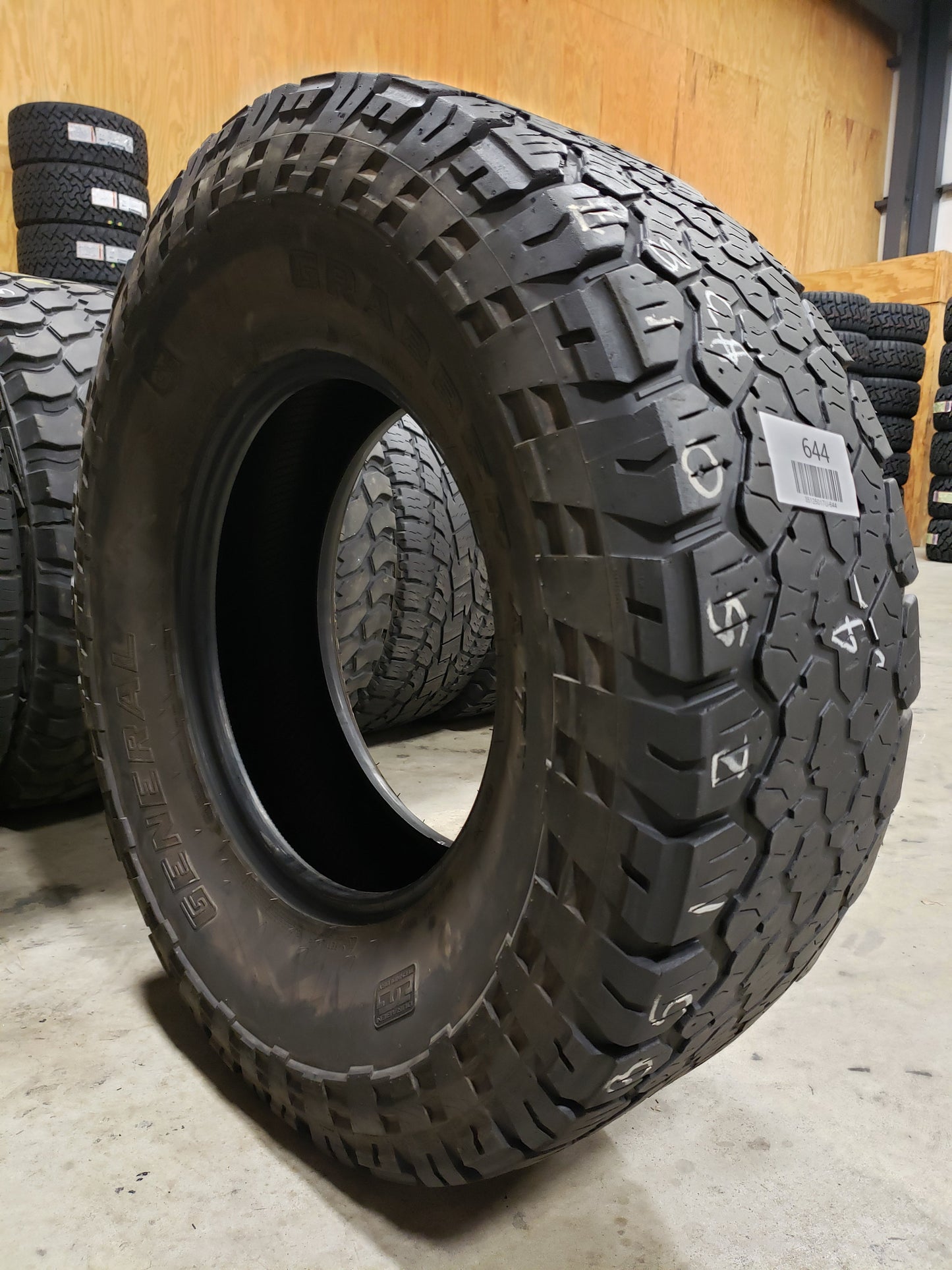 SINGLE 35X12.50R17 General Grabber A/T 121 R E - Used Tires