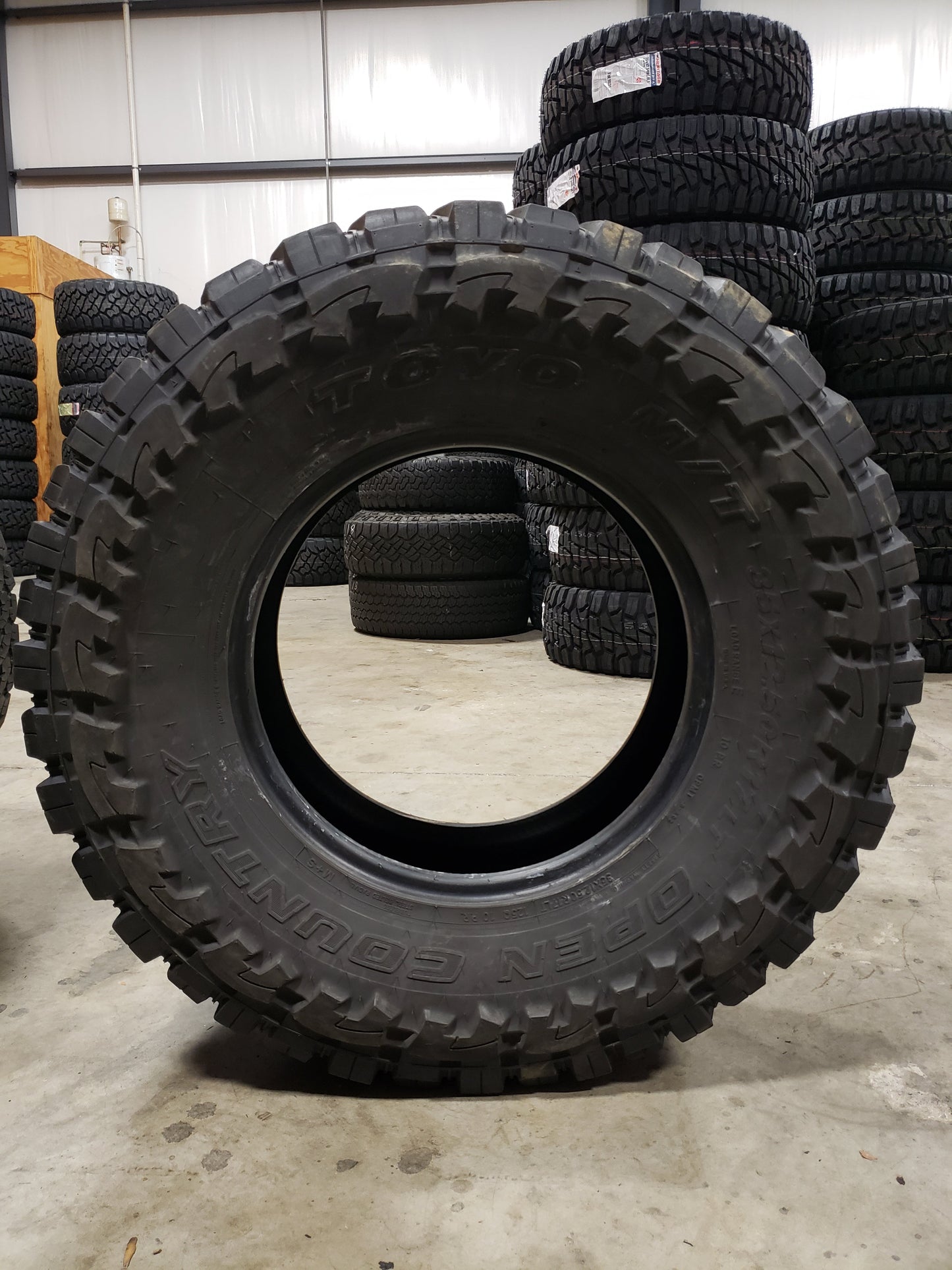 SINGLE 35X12.50R17 Toyo Open Country M/T 125 Q E - Used Tires