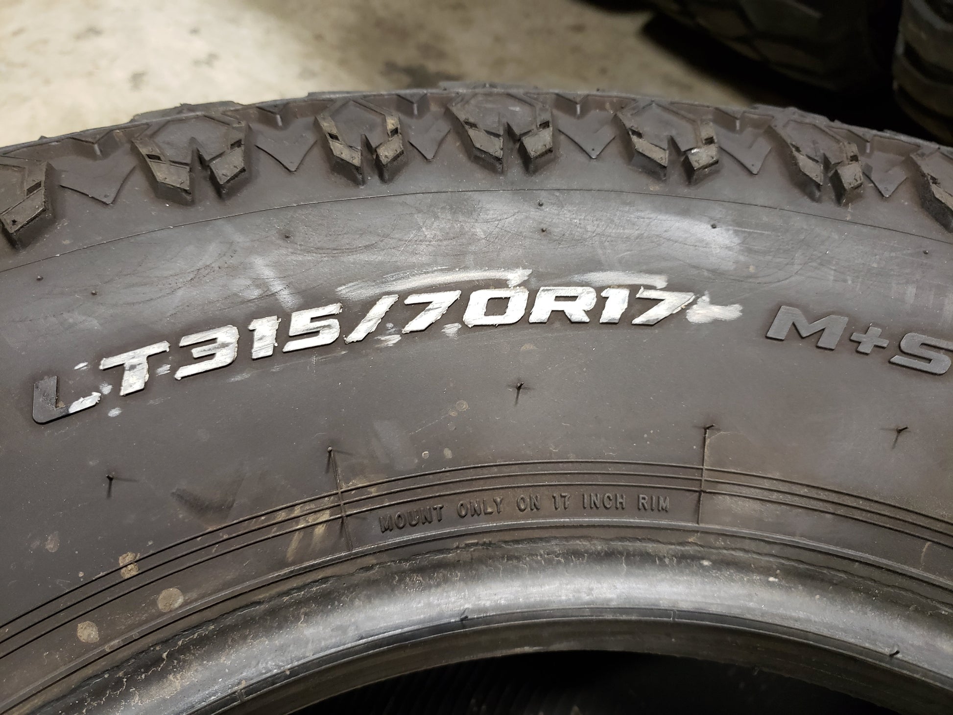 SINGLE 315/70R17 Cooper Discoverer MTP 121/118 Q D - Used Tires