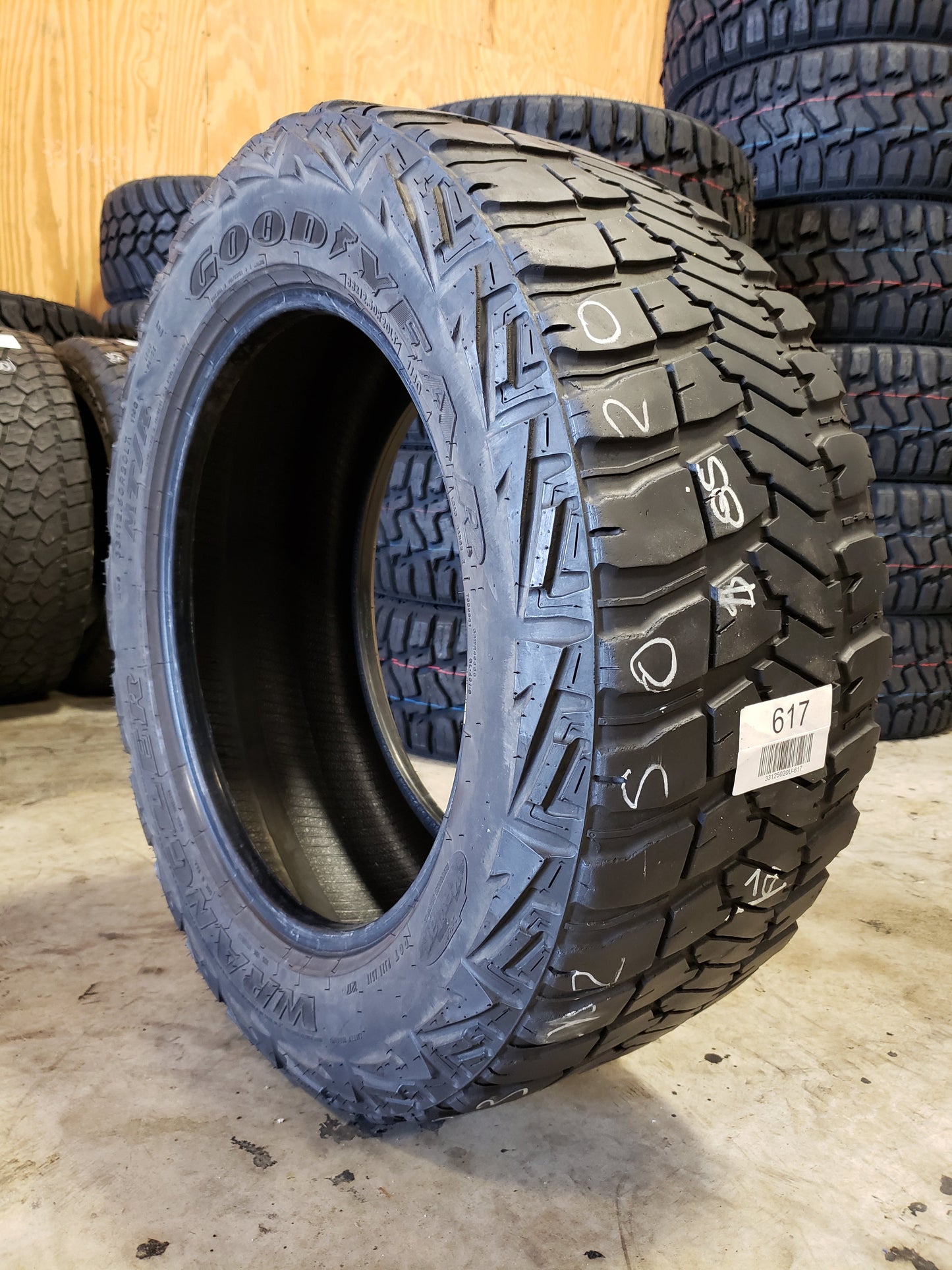 SINGLE 33X12.50R20 Goodyear Wrangler MT/R 114 Q E - Used Tires