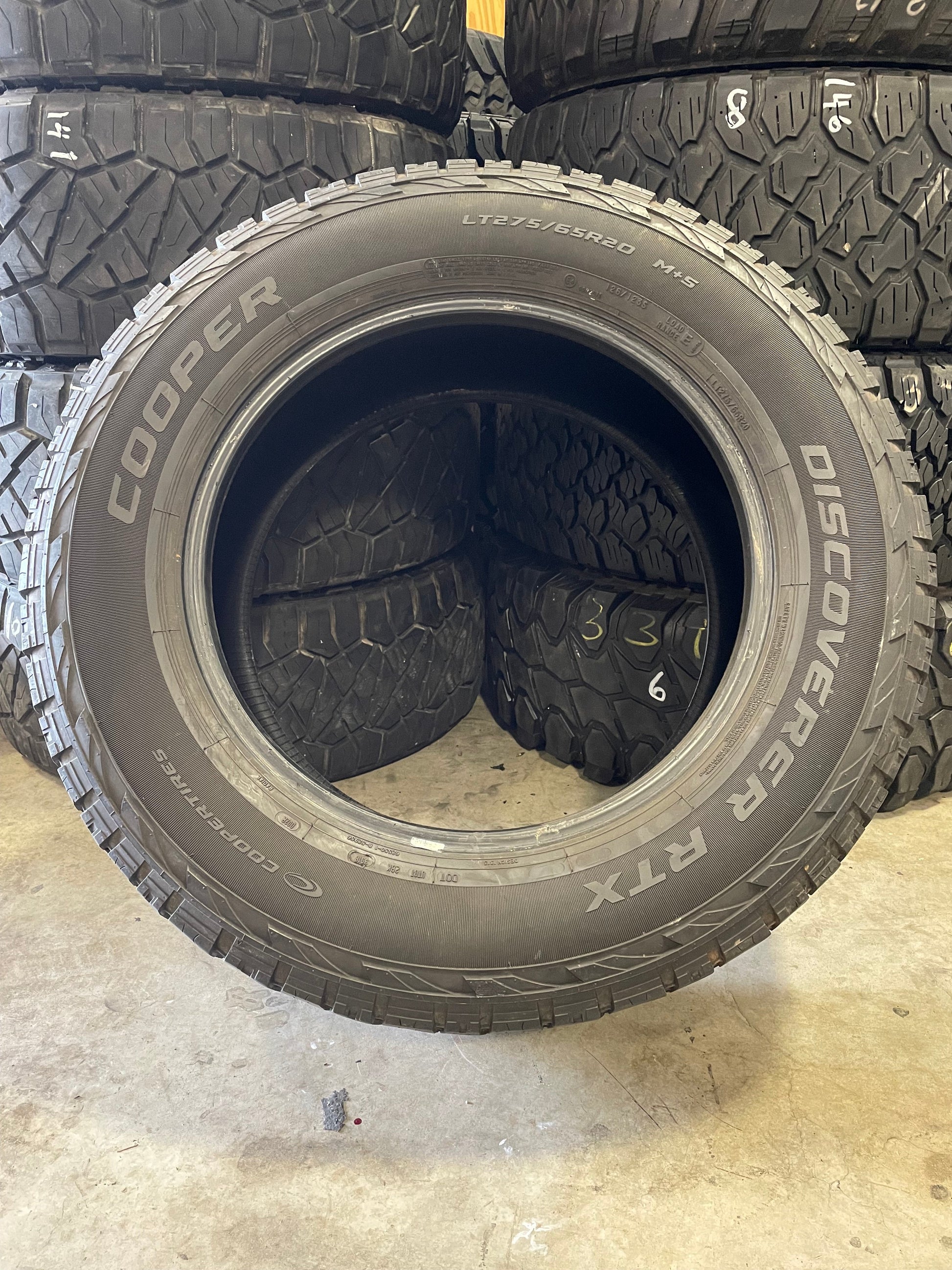 SINGLE 275/65R20 Cooper Discovery RTX 126/123S E - Used Tires
