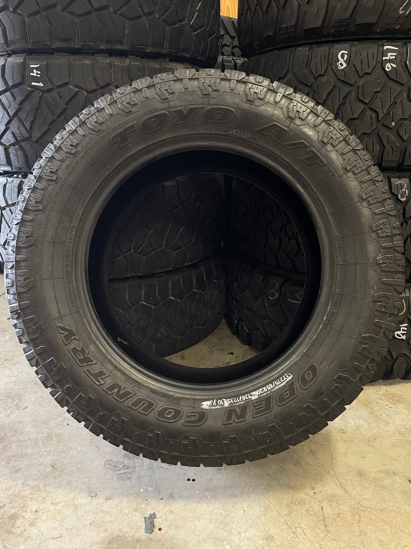 SINGLE 275/65R20 Toyo Open Country 126/123 S E - Used Tires