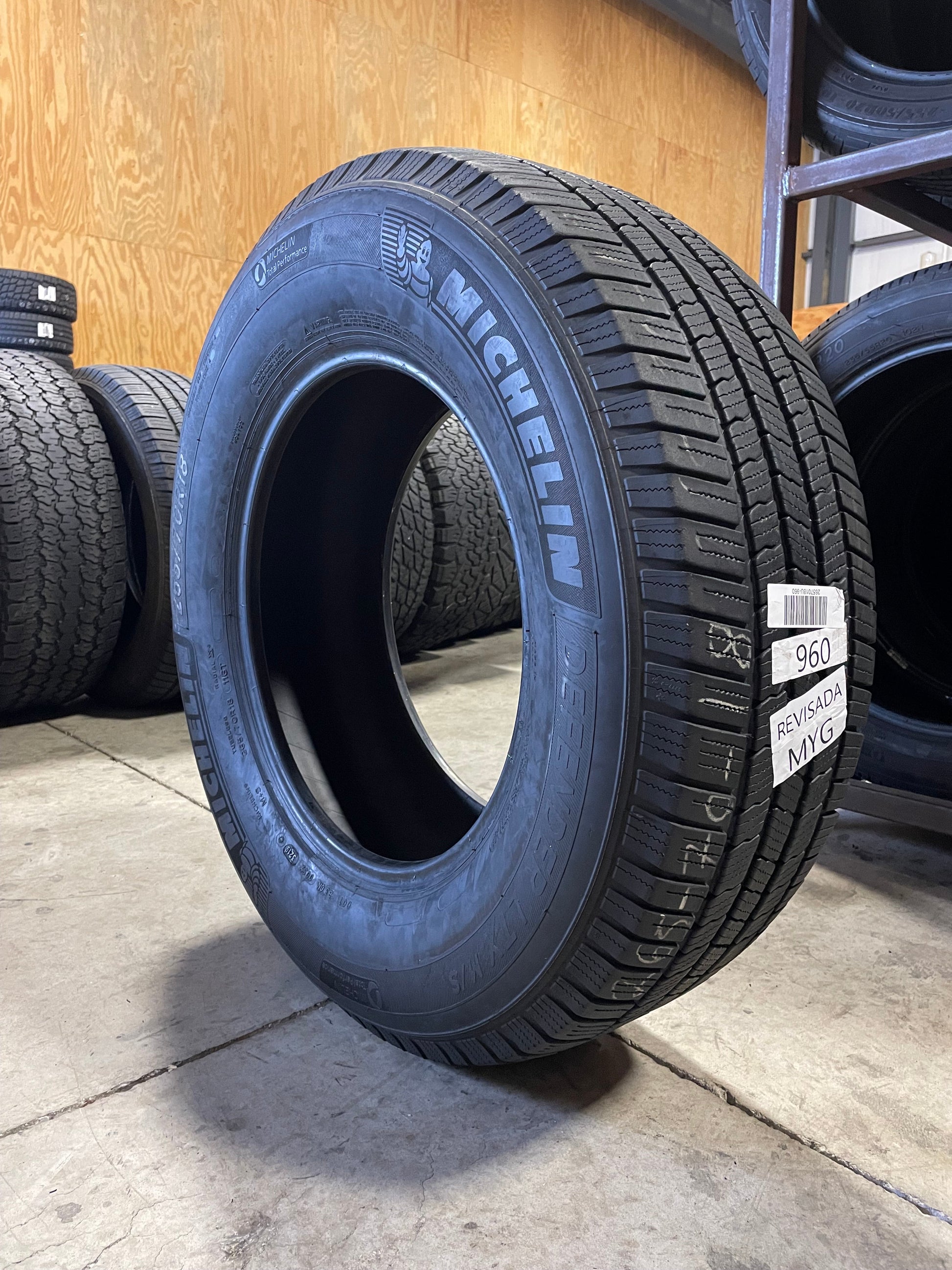 SINGLE 265/70R18 Michelin Defender LTX 114 T SL - Used Tires