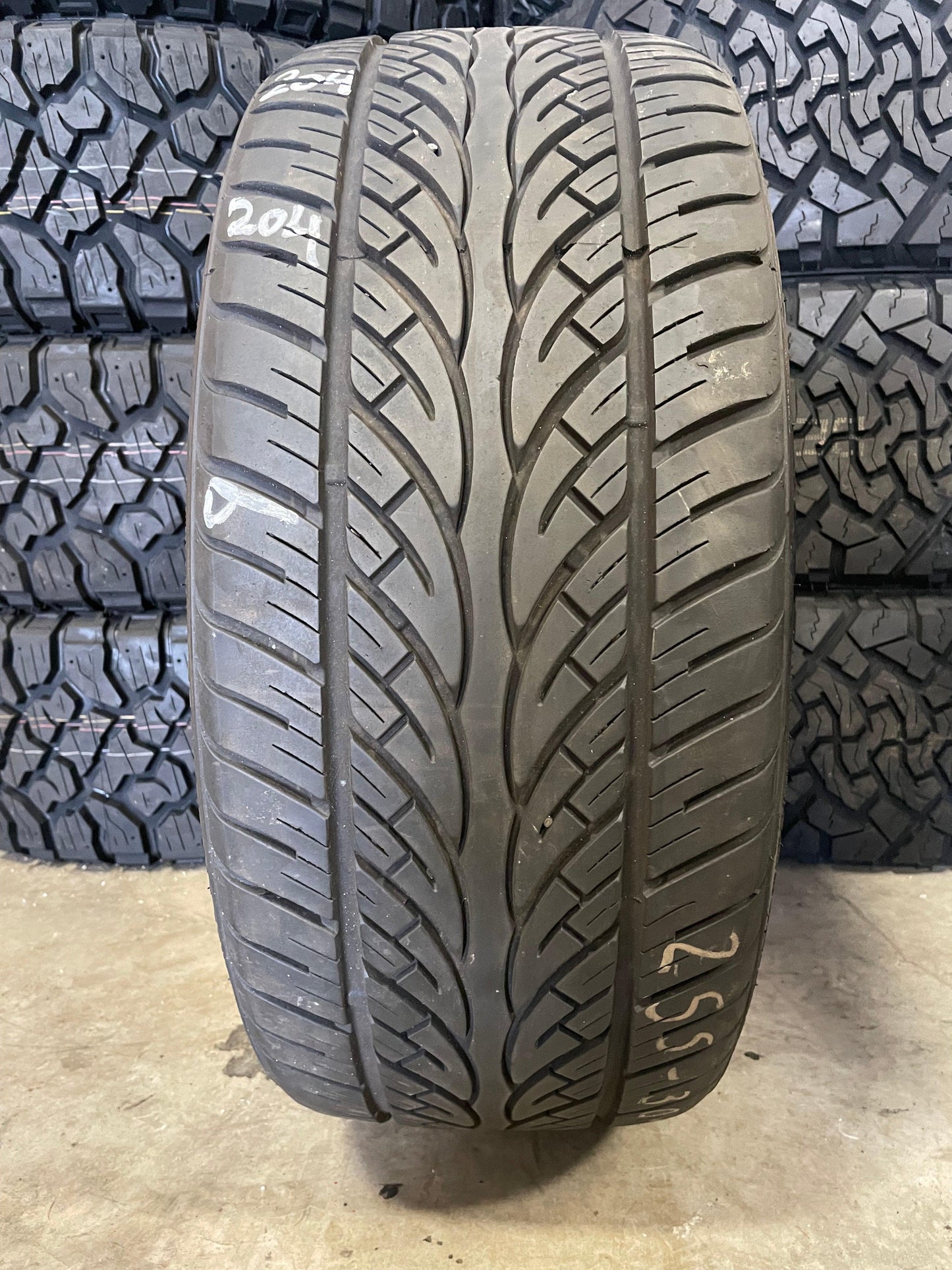SET OF 2 255/30R24 Lionhart LH-EIGHT 97W XL - Used Tires