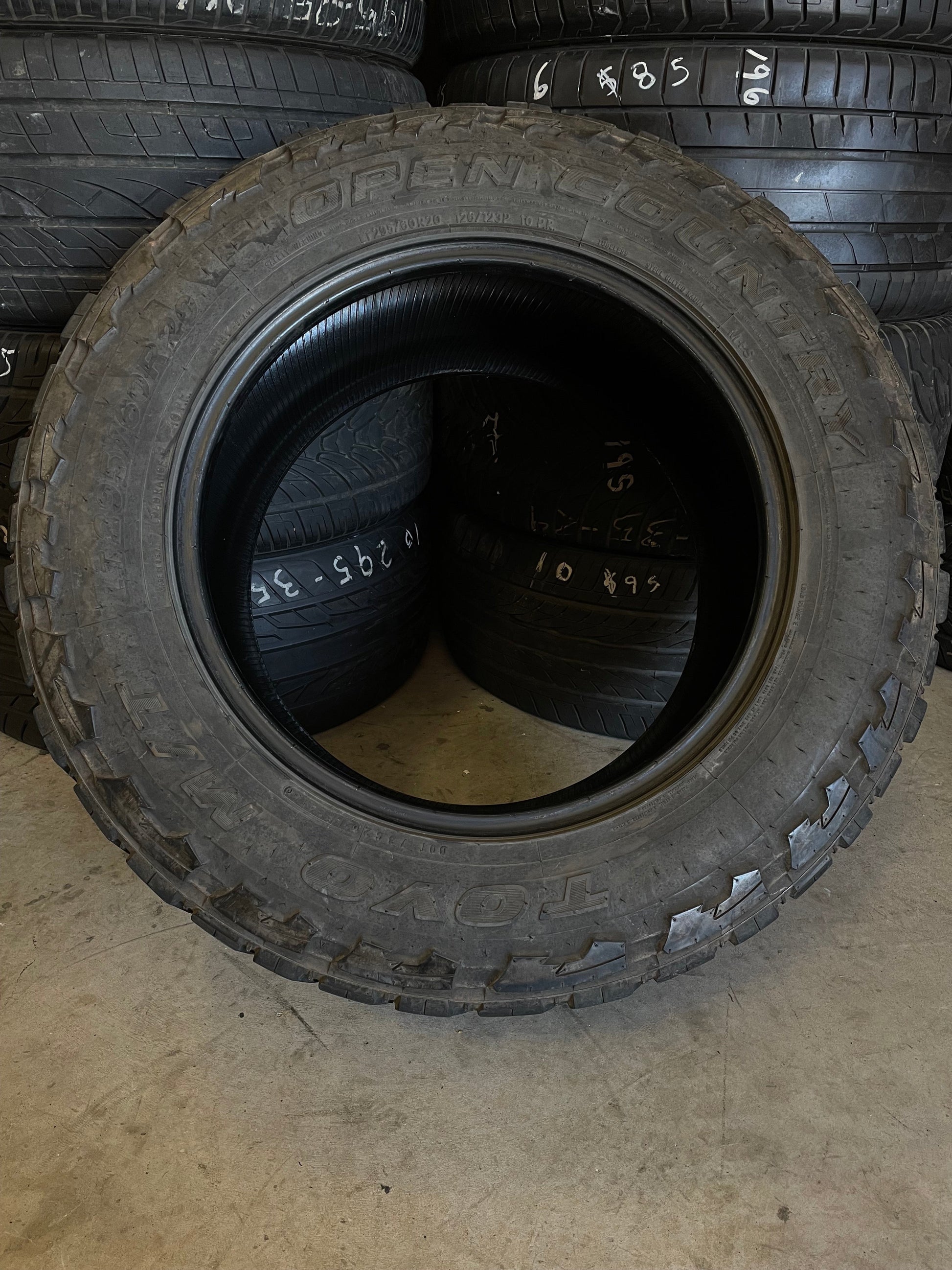 PAIR OF 295/60R20 TOYO Open Country M/T 126/123P E - Used Tires