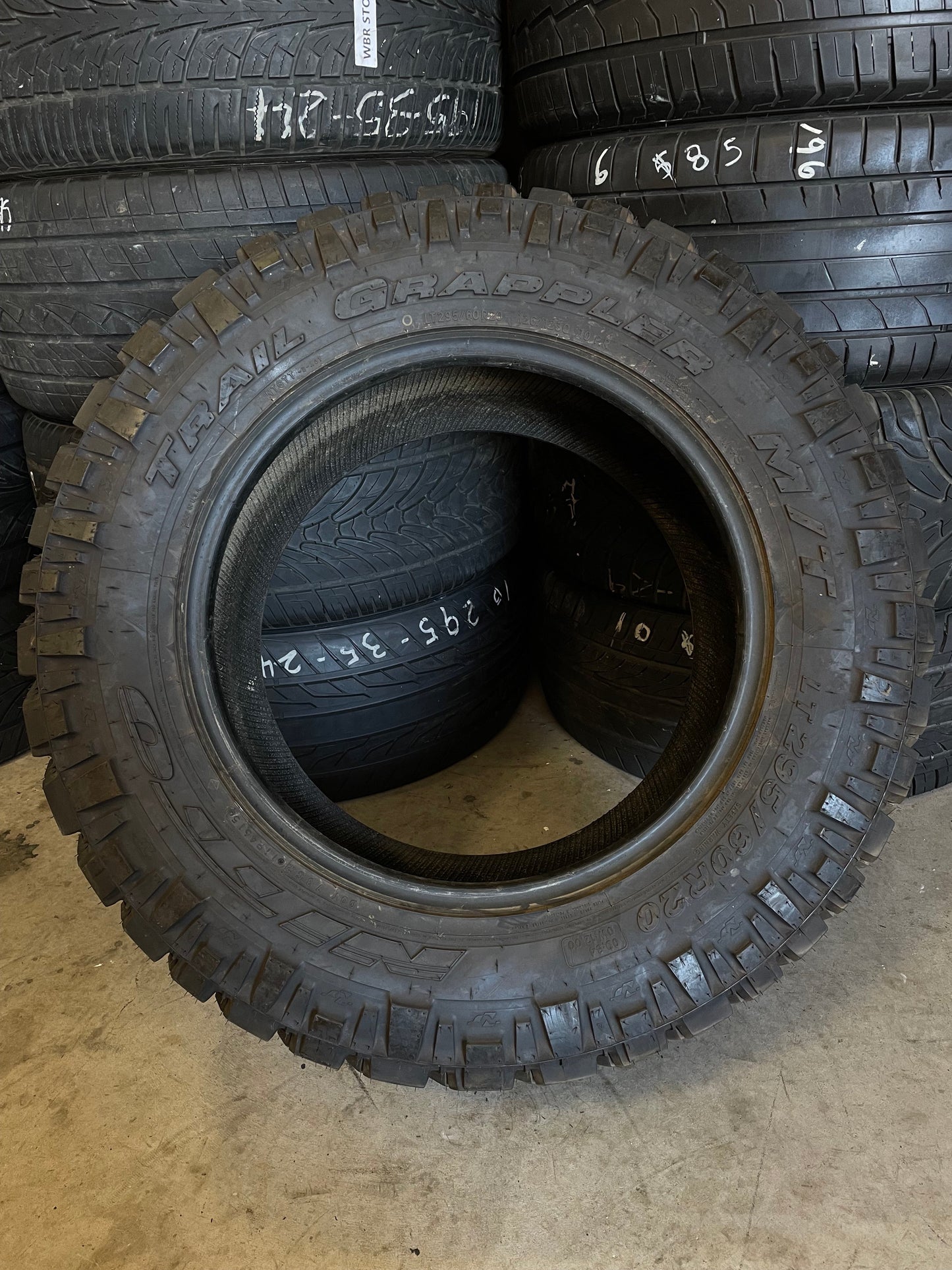 SINGLE 295/60R20 Nitto Trail Grappler M/T 126/123 Q E - Used Tires