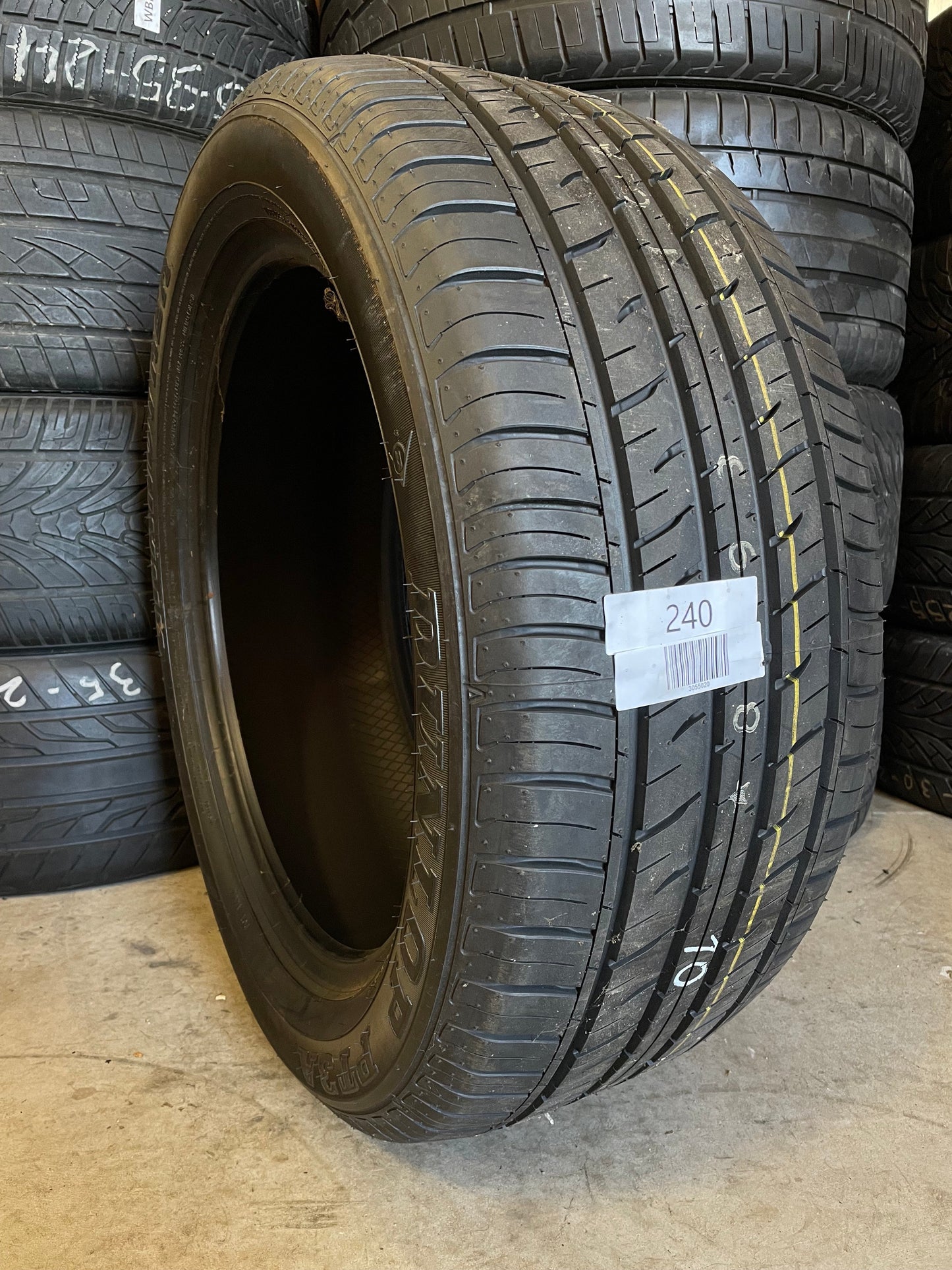 PAIR OF 275/50R21 Dunlop GrandTrek 113V XL - Used Tires