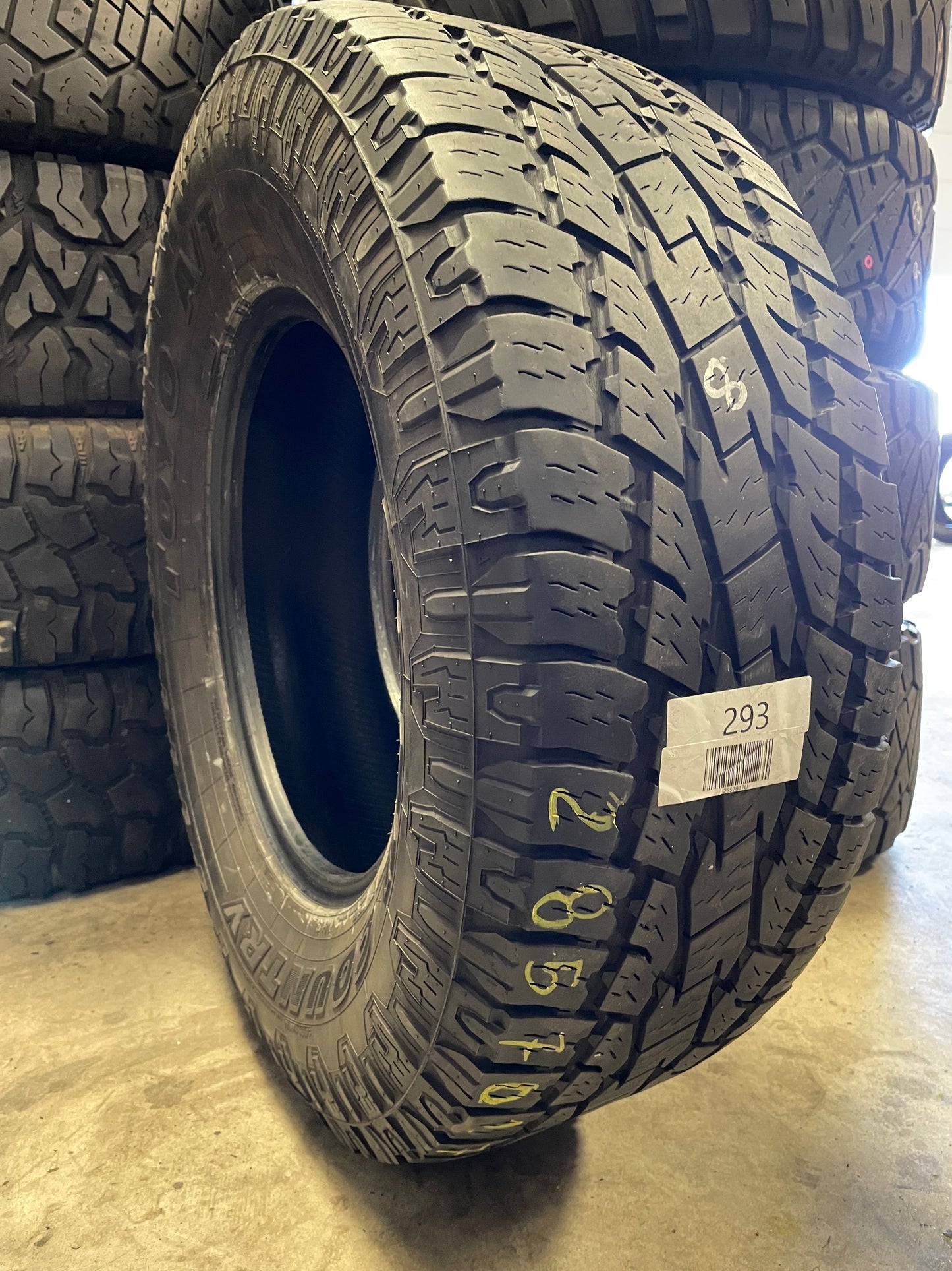SINGLE 285/70R17 Toyo Open Country A/T 117 T - Used Tires