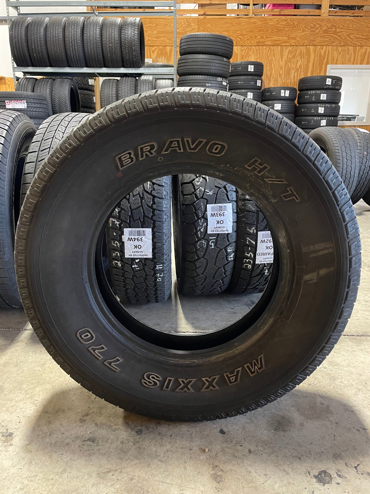SINGLE 235/75R17 Maxxis Bravo H/T 770 109 S SL - Used Tires