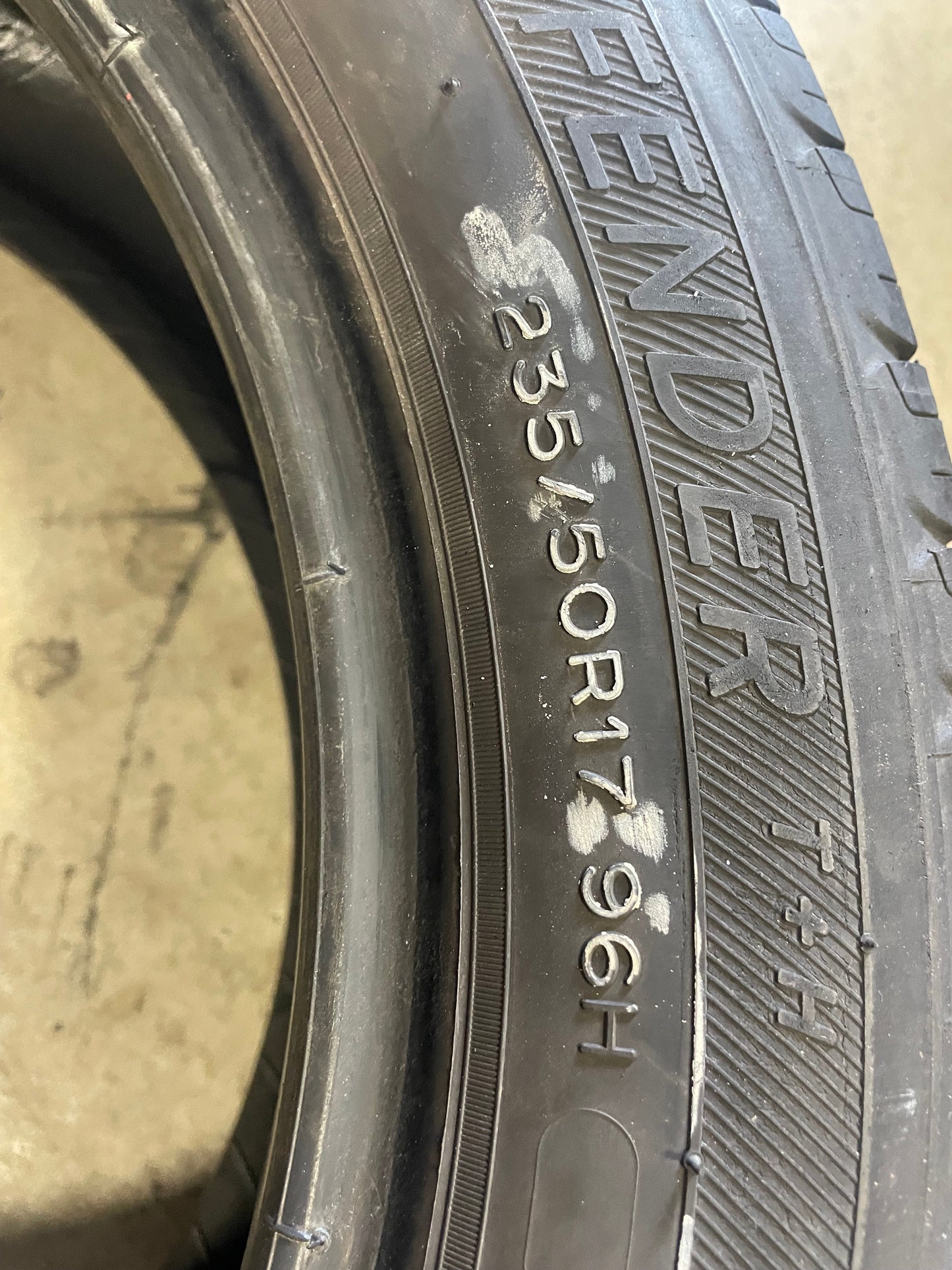 SINGLE 235/50R17 Michelin Defender T+H 96 H SL - Used Tires