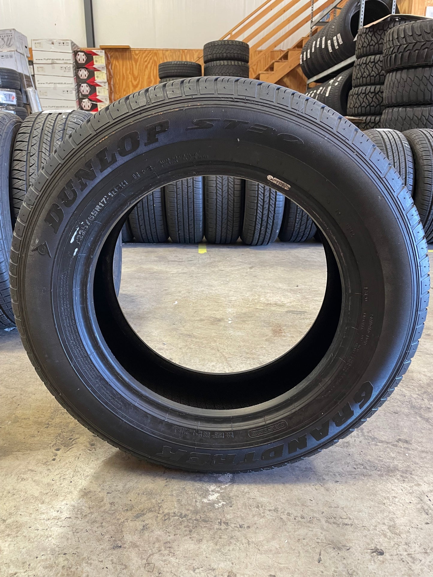 SINGLE 225/65R17 Dunlop Grandtrek 102H SL - Used Tires