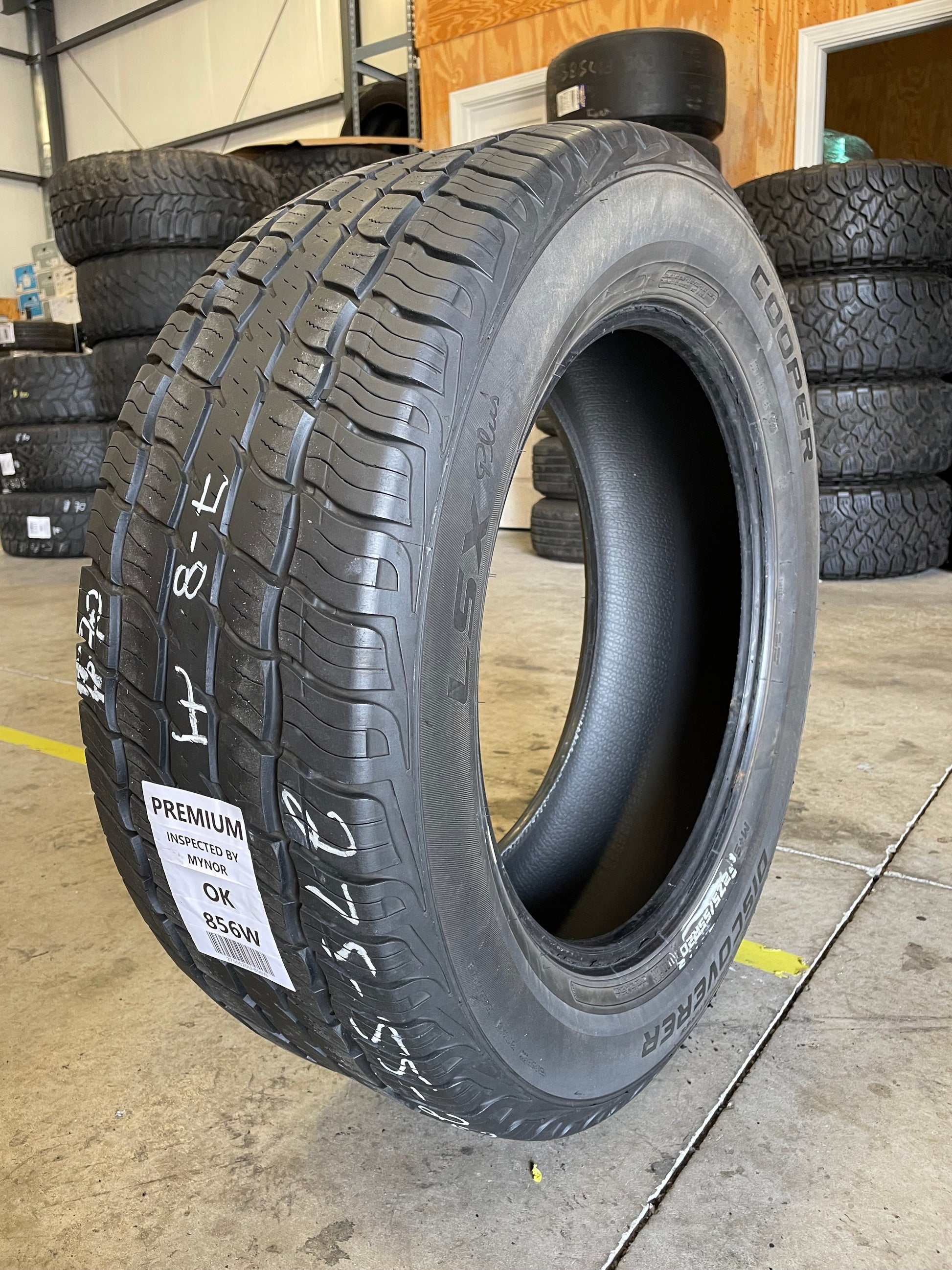 SINGLE 275/55R20 Cooper Discoverer 117 T XL - Premium Used Tires