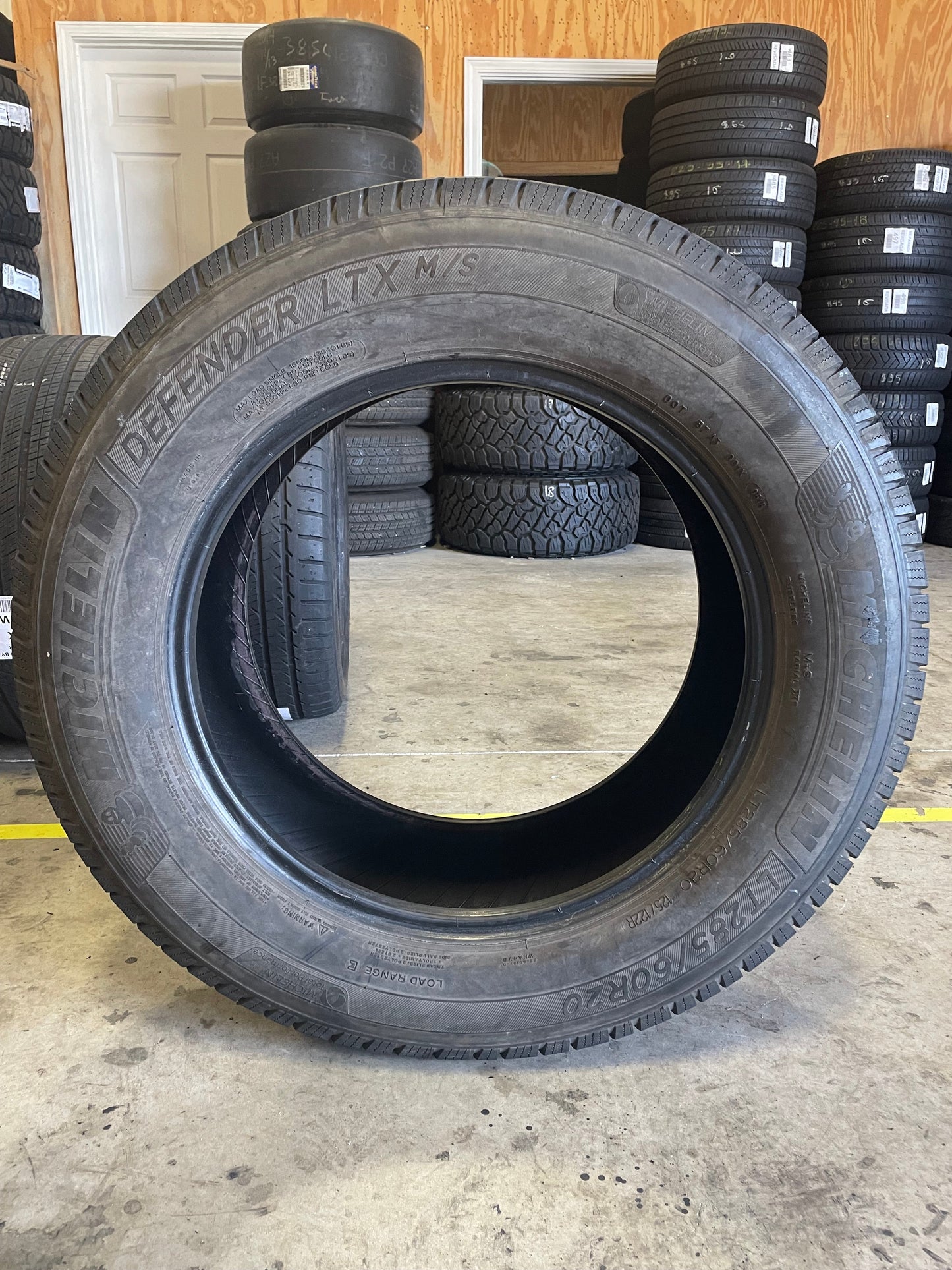 SINGLE 285/60R20 Michelin Defender LTX M/S 125/122 R E - Premium Used Tires